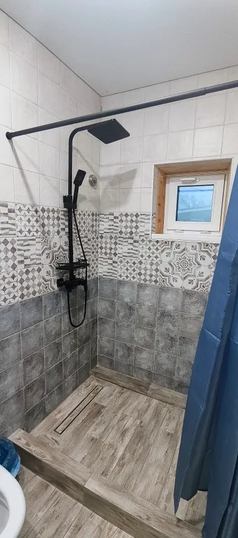 Срубовый дом на берегу Волги