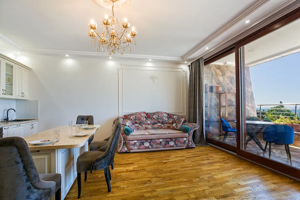 Апартамент с видом на бассейн