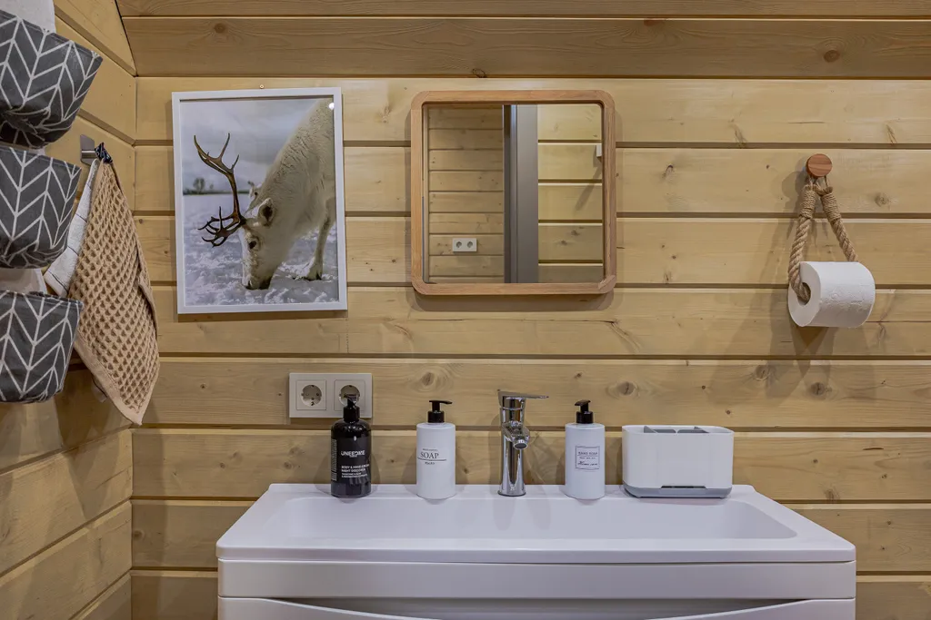 Дом у озера с чаном