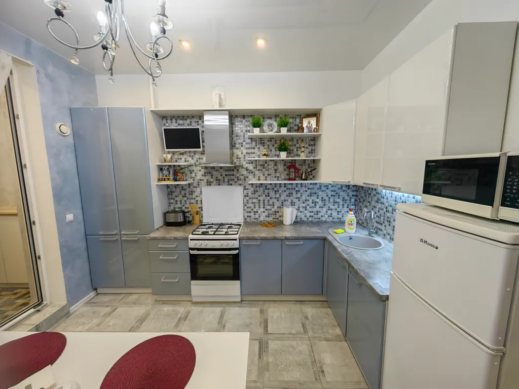 Апартаменты в курортном центре города с видом на озеро