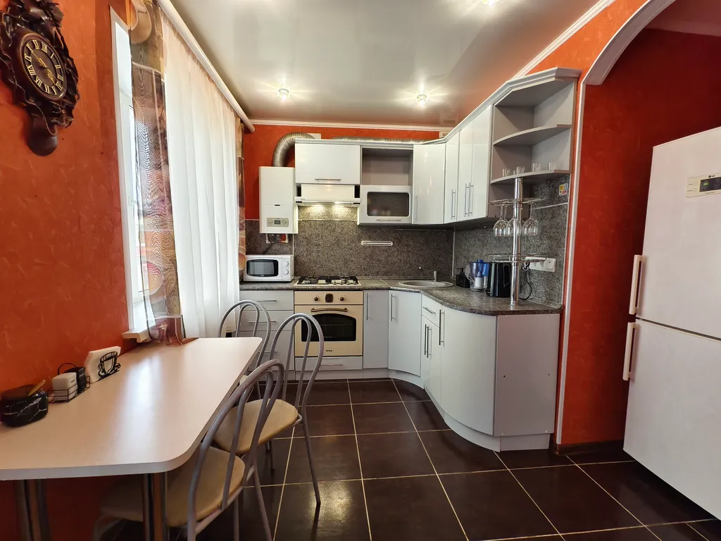 Стильная двухкомнатная квартира в самом центре рядом с рынком