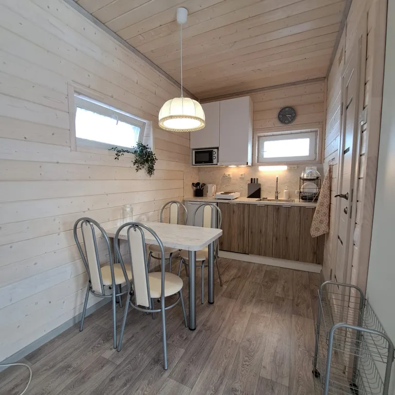 Уютный домик с видом на закат