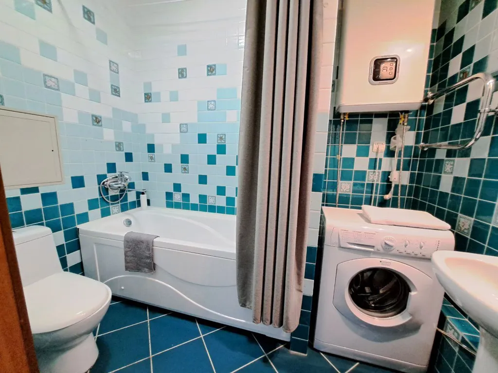 Студия на центральной площади, больница