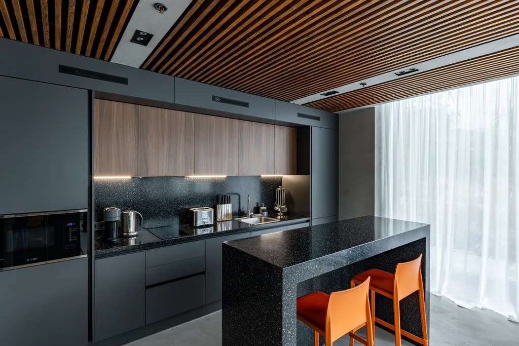 Проживание на дизайнерской вилле с посещением локаций клуба