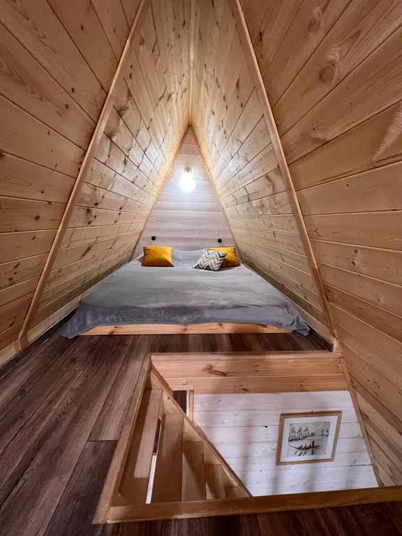 Коттедж Ёлки  Уютный домик шалаш в лесу — Архыз