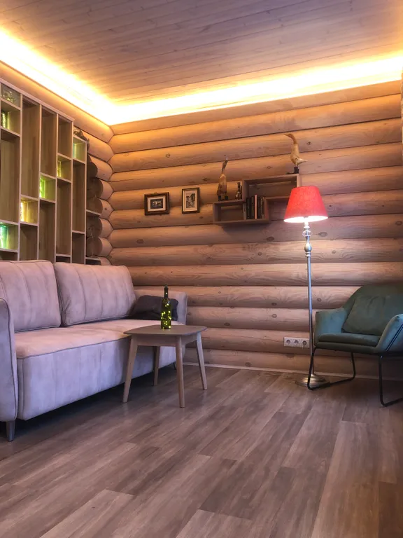 Дом у озера с теннисным столом