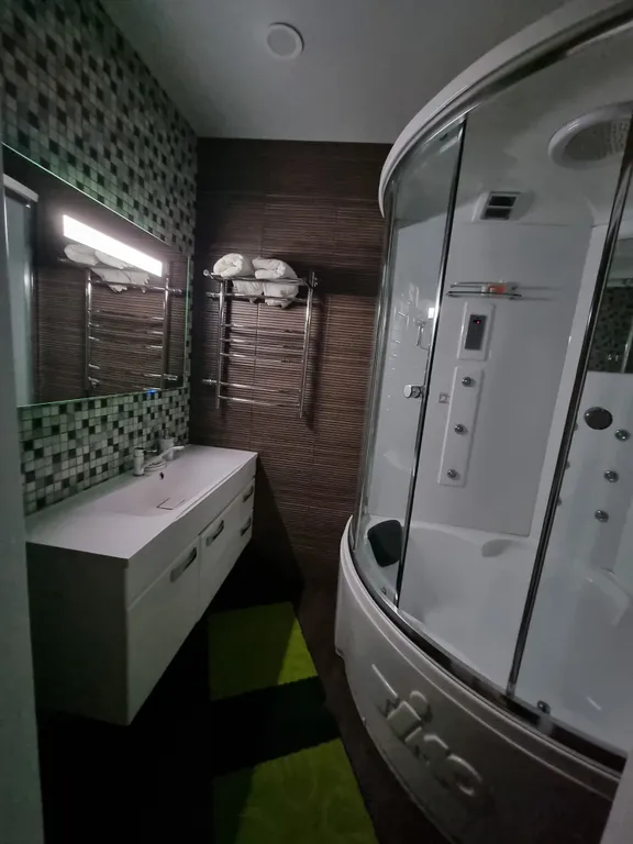 Стильная новая квартира в центре возле парка победы и музея вов