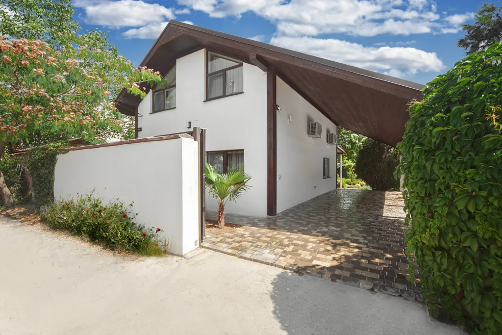 Шале у моря