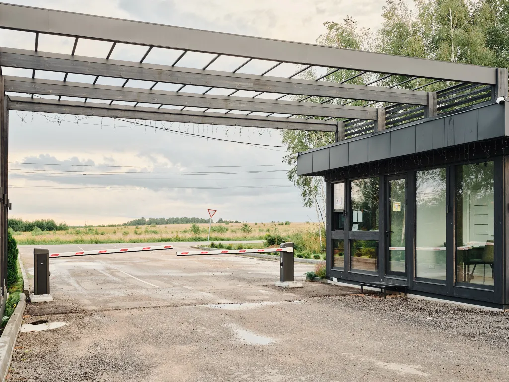 Коттедж Новый дом с сауной и детской/спортивной площадкой — Капорки