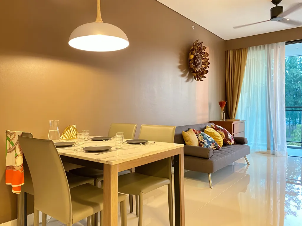 Две спальни с видом на озеро и море