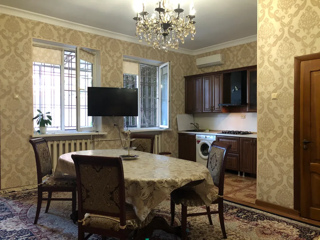 Квартира в самом центре города.