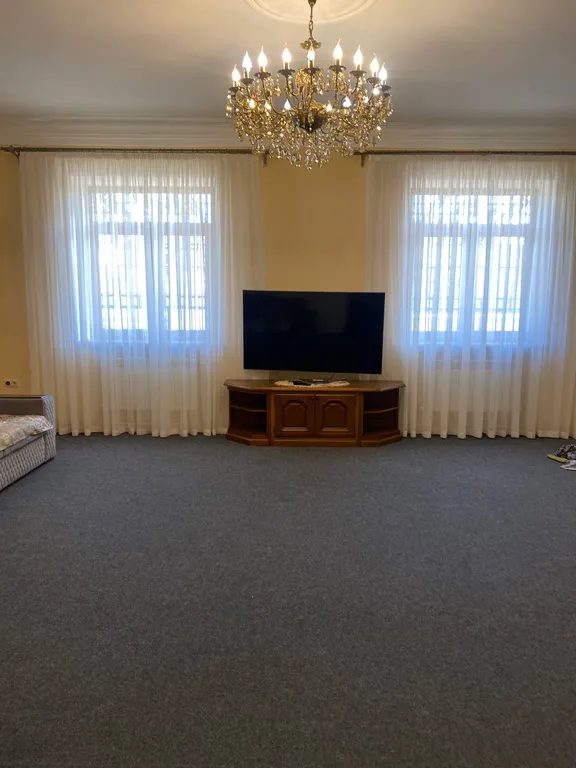 8-комнатный Дом