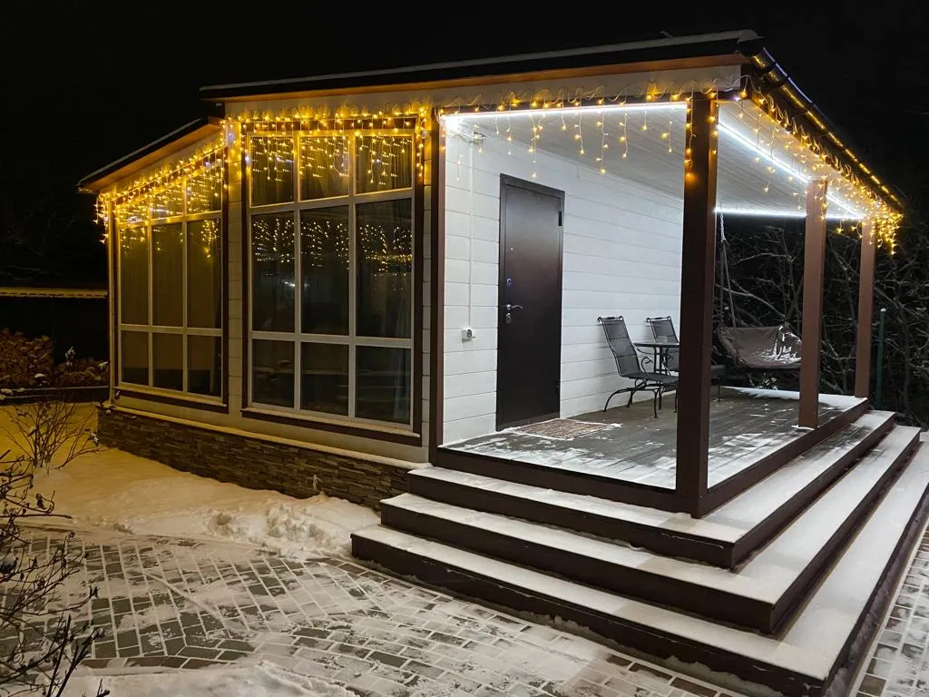 Уютный коттедж с баней и подогреваемой купелью.