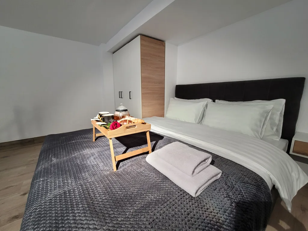 Комфортный двухуровневый апартамент в элитном комплексе