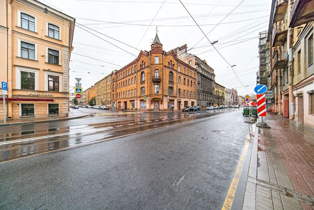 Атмосферная квартира в центре города с балконом
