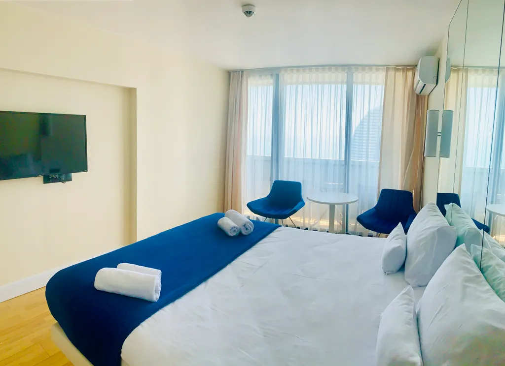 Студия с панорамным видом на море и поющие фонтаны