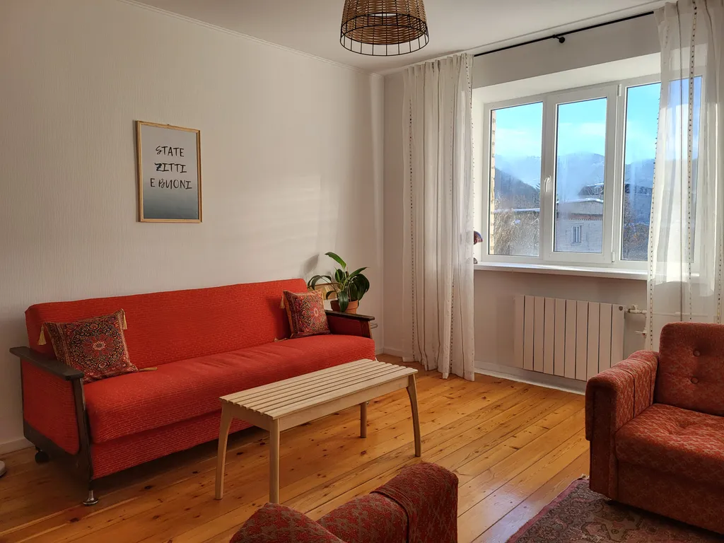 Квартира с видом на реку и горы