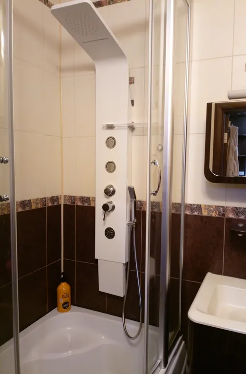 "7 дверей"  85 м. кв. трехкомнатная квартира с видом на Волгу