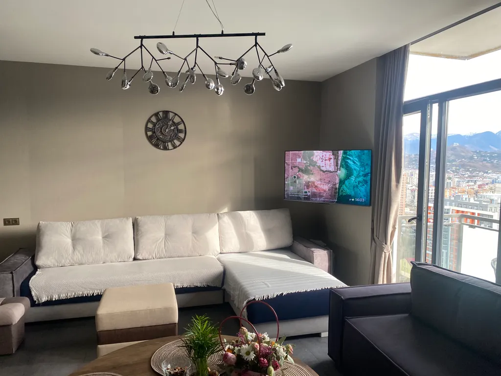 Большая высокая светлая студия на 26 этаже