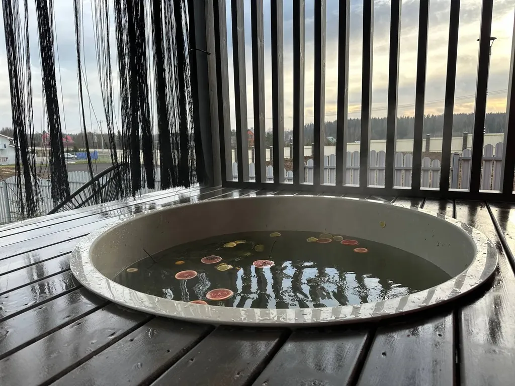 Фотодача с уникальным ярким интерьером для вашего отдыха и настроения