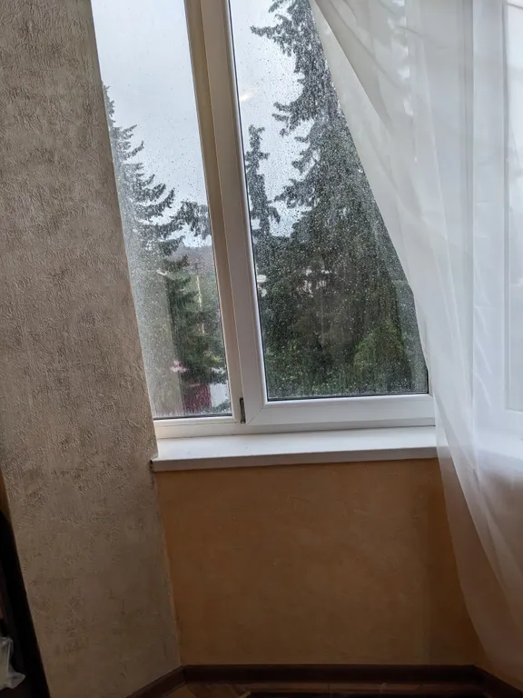 Уютная квартира в городе с видом на горы