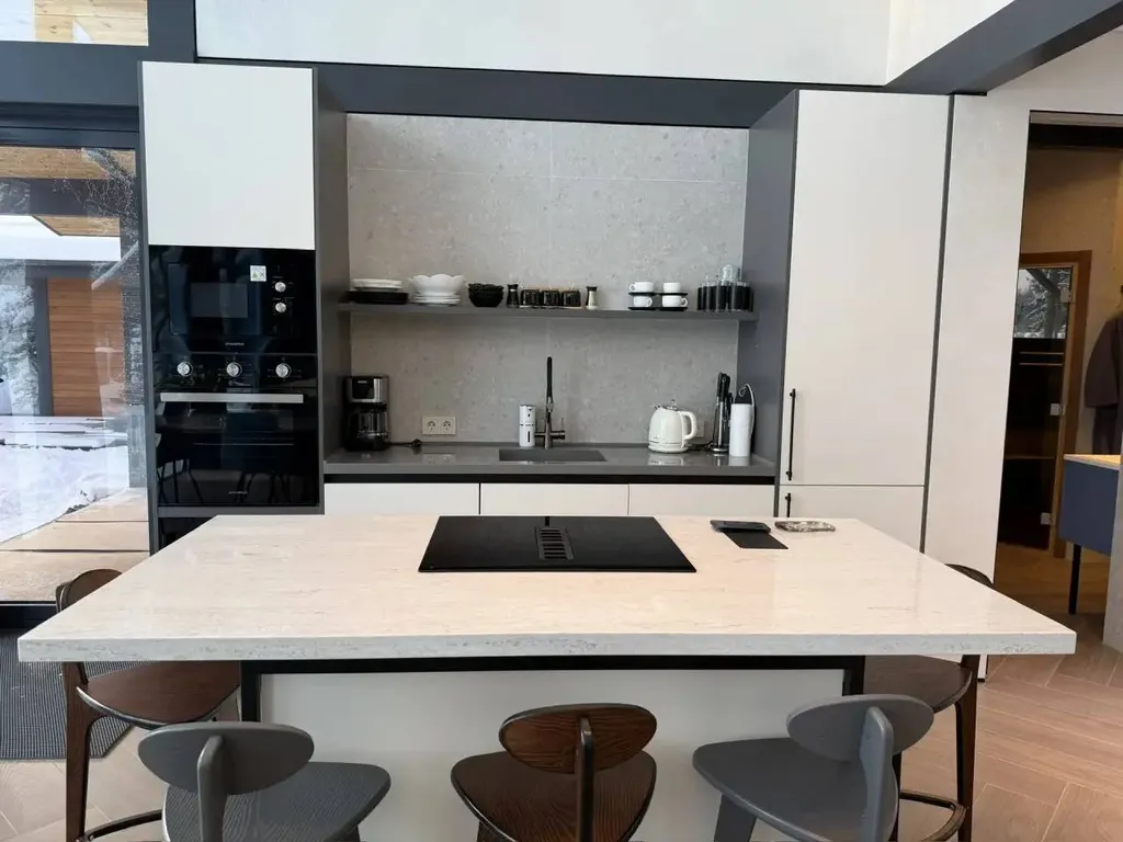 Премиальный дом с видом на лес и пруд в поселке года Ели estate