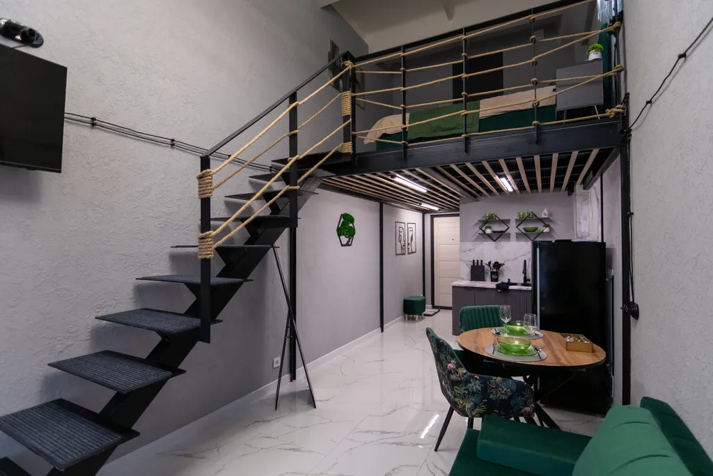 Двухуровневая студия с стильным современным ремонтом