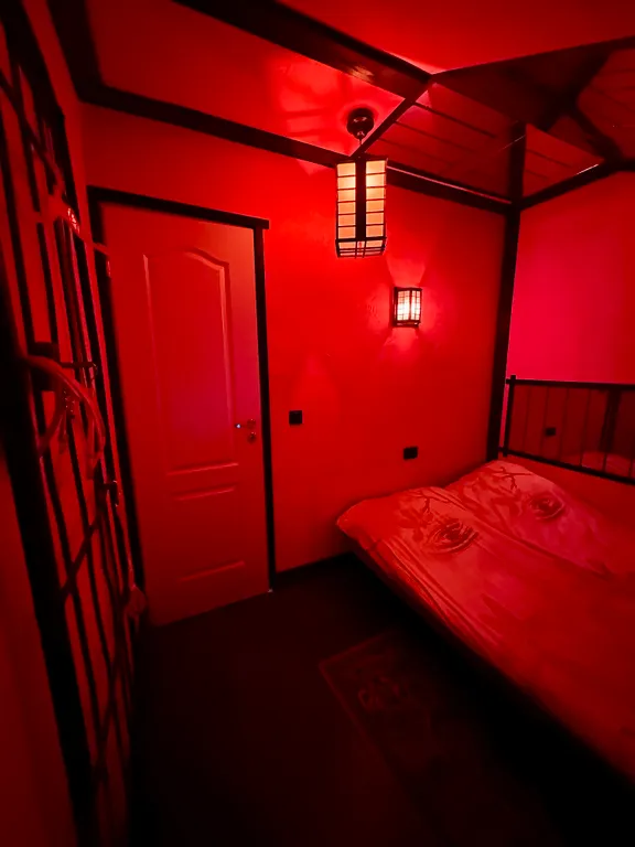 Коттедж с дизайнерской отделкой и камином