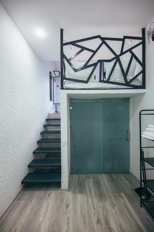 Двухуровневая мини студия с отдельным выходом во двор