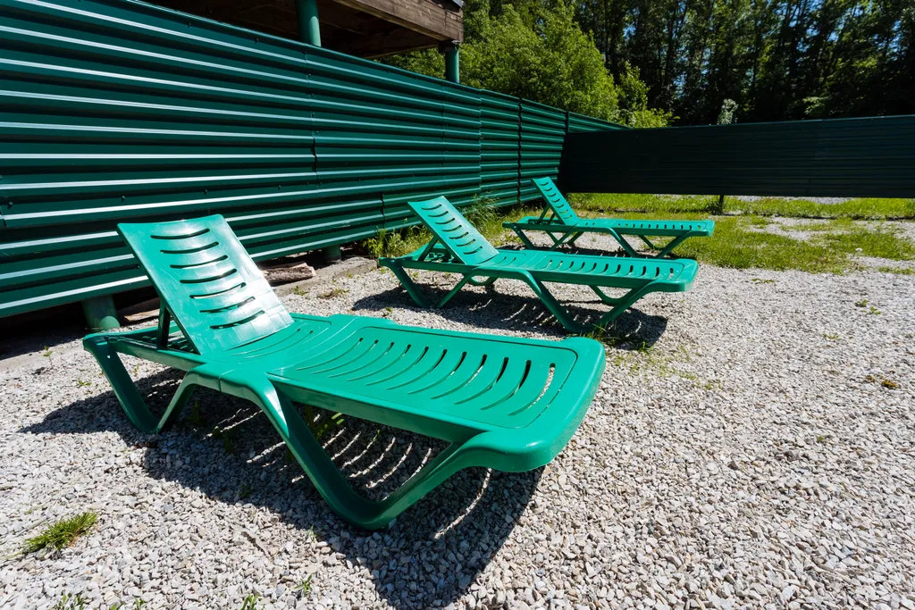 Бунгало на берегу озера в границе леса