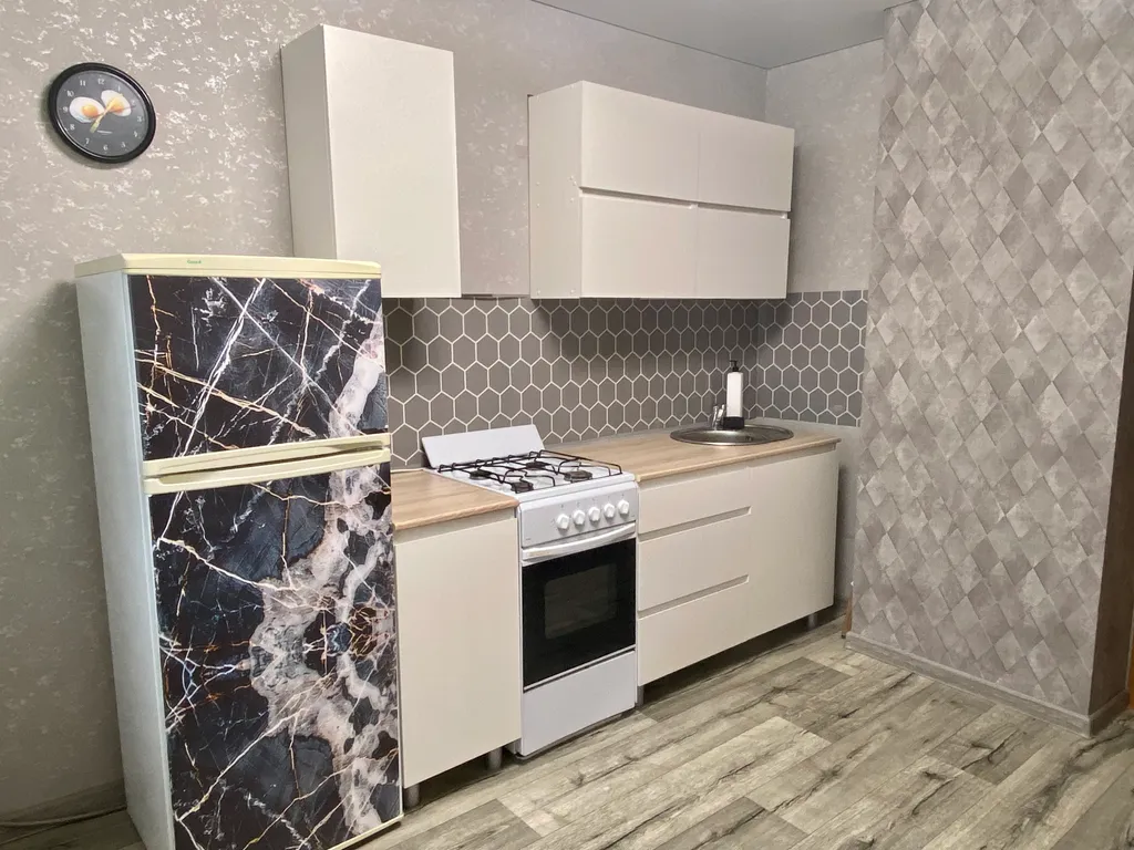 Просторная изумрудная квартирка