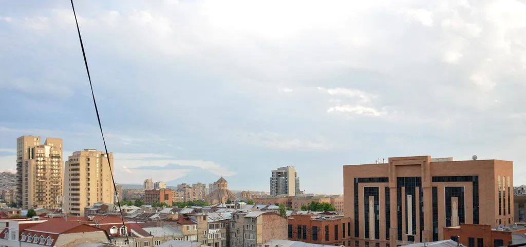 Уютная квартира на площади Сахарова (в самом сердце города)