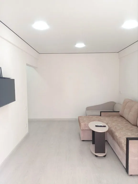 У набережной и пляжа Бриз