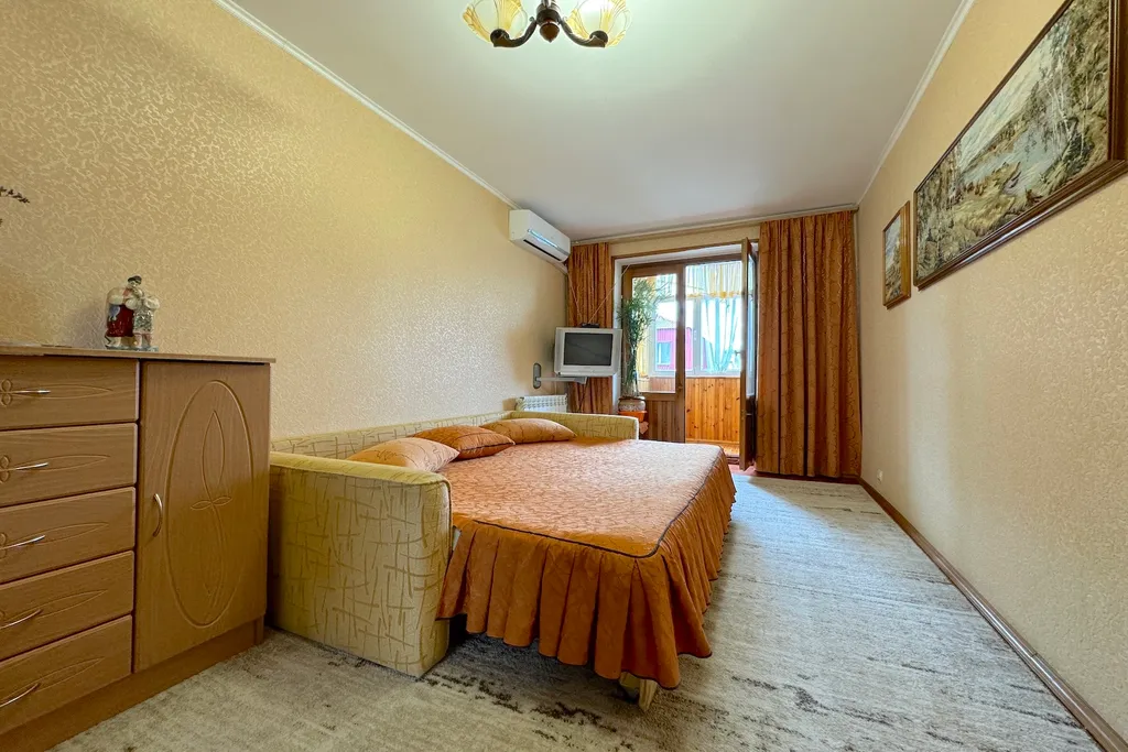 3-комнатная Квартира — аренда посуточно в Феодосия