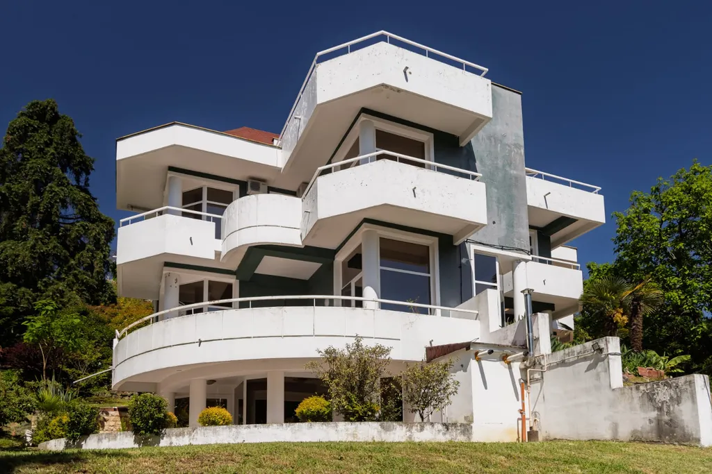 Вилла с бассейном и видом на море