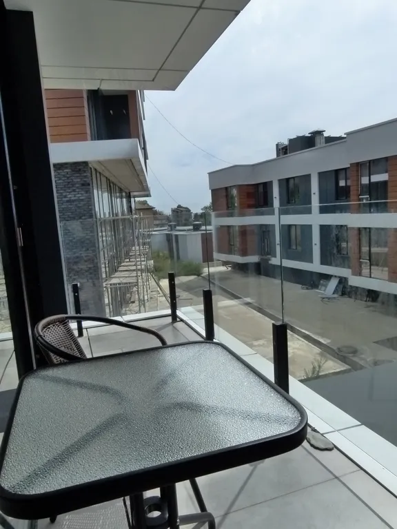 Квартира с дизайнерским ремонтом в японском стиле с бассейном