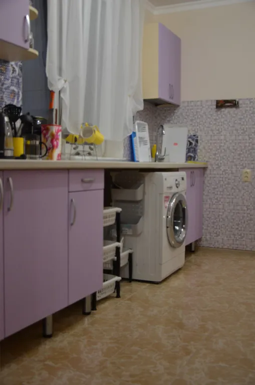 Пол дома с отдельным входом и двором