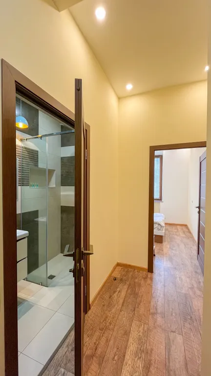 Новая квартира у площади