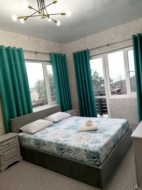 Дом - вилла - коттедж 5 спален
На территории бассейн