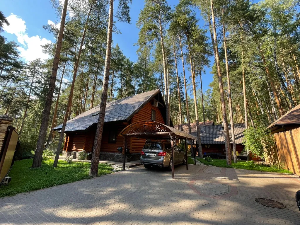 Отдельно стоящий коттедж премиум класса в сосновом бору