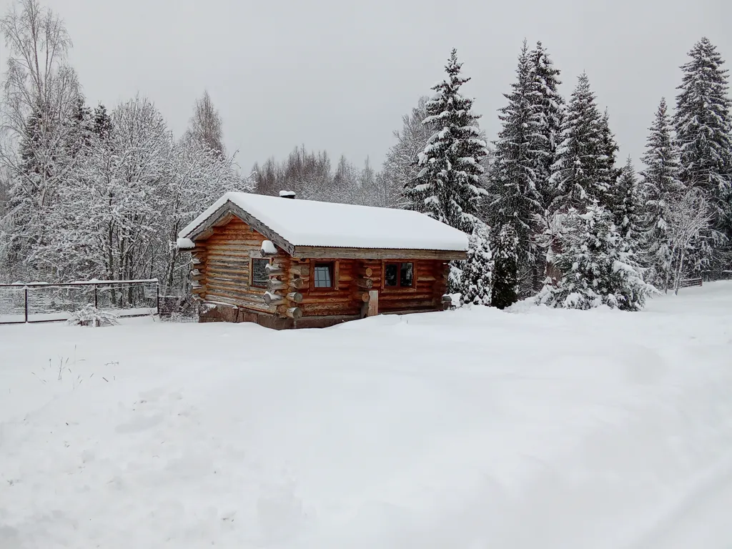 Уютный домик на берегу речки