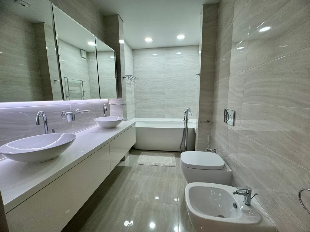 Дом с бассейном и баней у моря