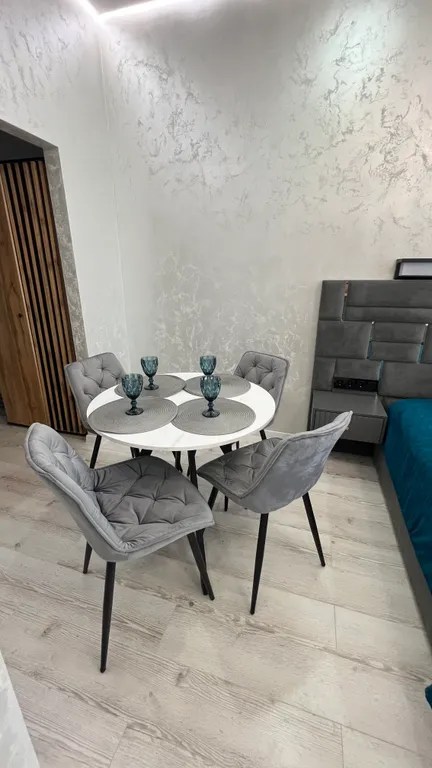 Новая квартира в центре города с видом на горы