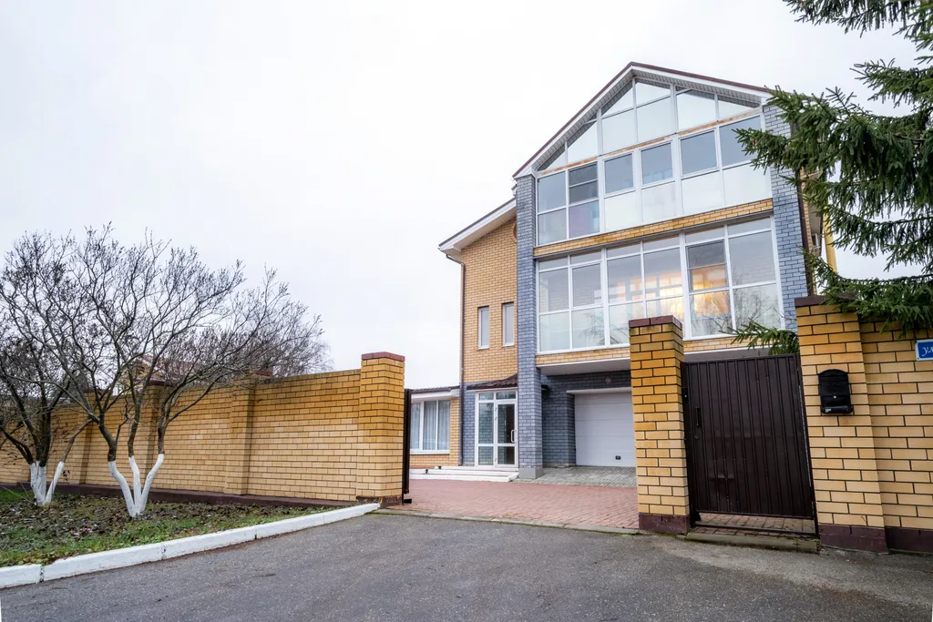 Большой коттедж на берегу Волги