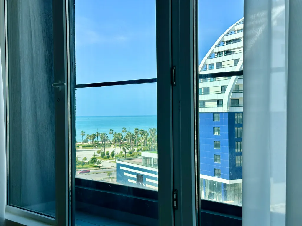 Квартира Студия с двумя кроватями, бассейн + парковка, white sails — Батуми