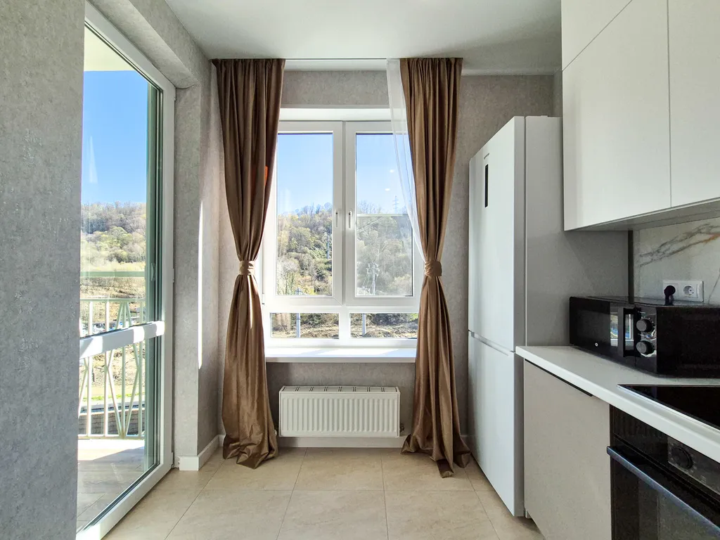 Потрясающая квартира с двумя балконами и видом на реку, лес и горы