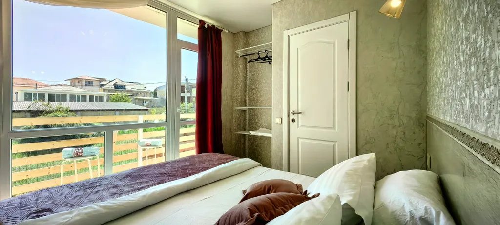 Квартира Квартира 2комн. Апарт автоном. Отоплен, кухня, стирка, балконы, изолированные спальни — Судак