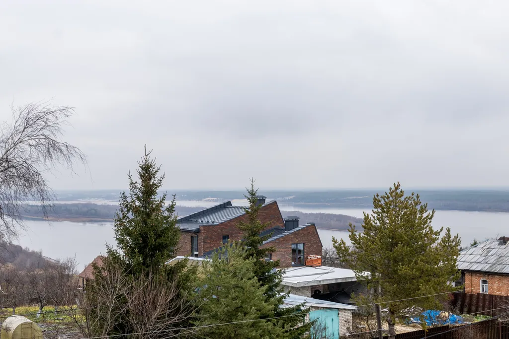 Большой коттедж на берегу Волги