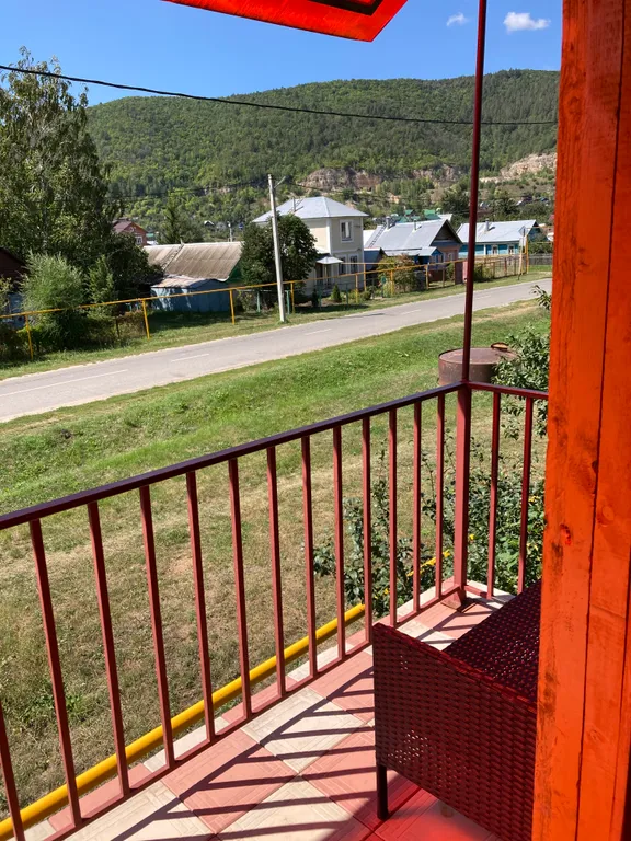 Флигель с балконом