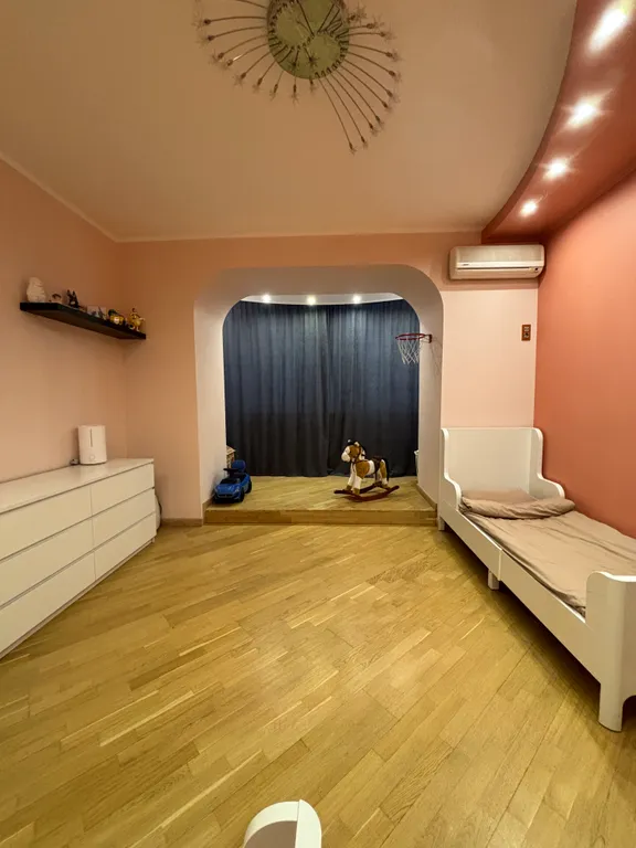 Огромная квартира на набережной